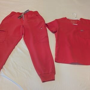 ❤️❤️Figs "Hibiscus Pride" Scrub Set❤️❤️